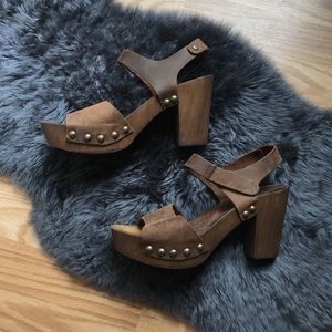 Vintage brown chunky heels
